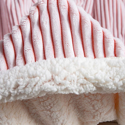 Manta de lana nórdica DecorBites™: suave y elegante para la oficina, el sofá o como chal.