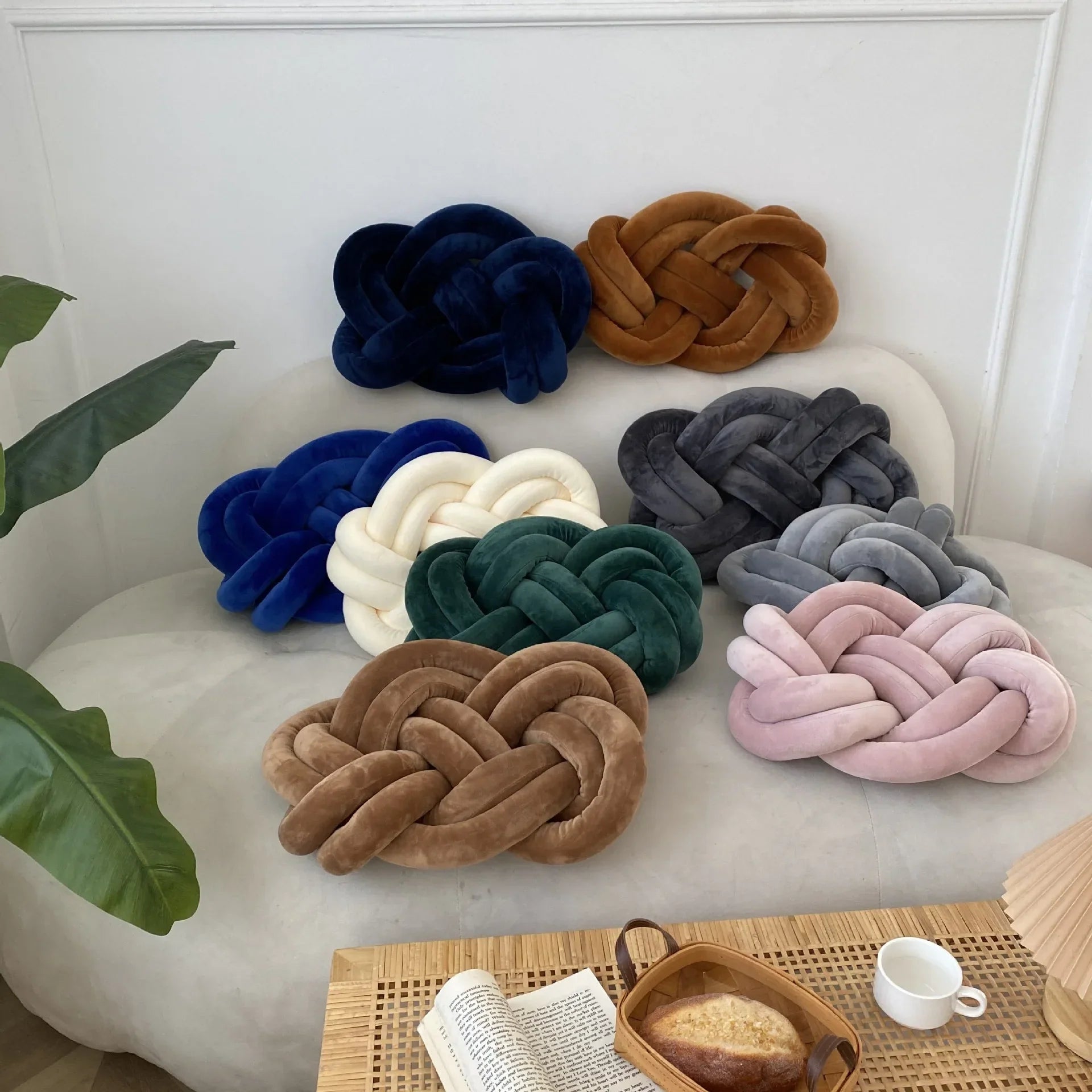 Knotted Ring Pillow Set