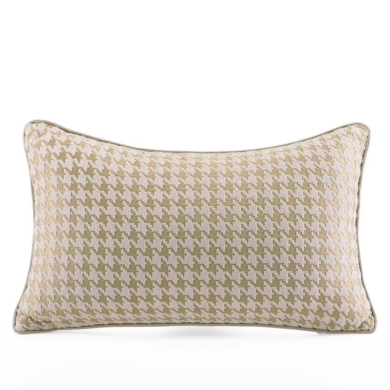 غطاء وسادة قطني من قماش الجاكار بنقشة مربعات باللون البيج الذهبي من DecorBites™ للديكورات الداخلية العصرية