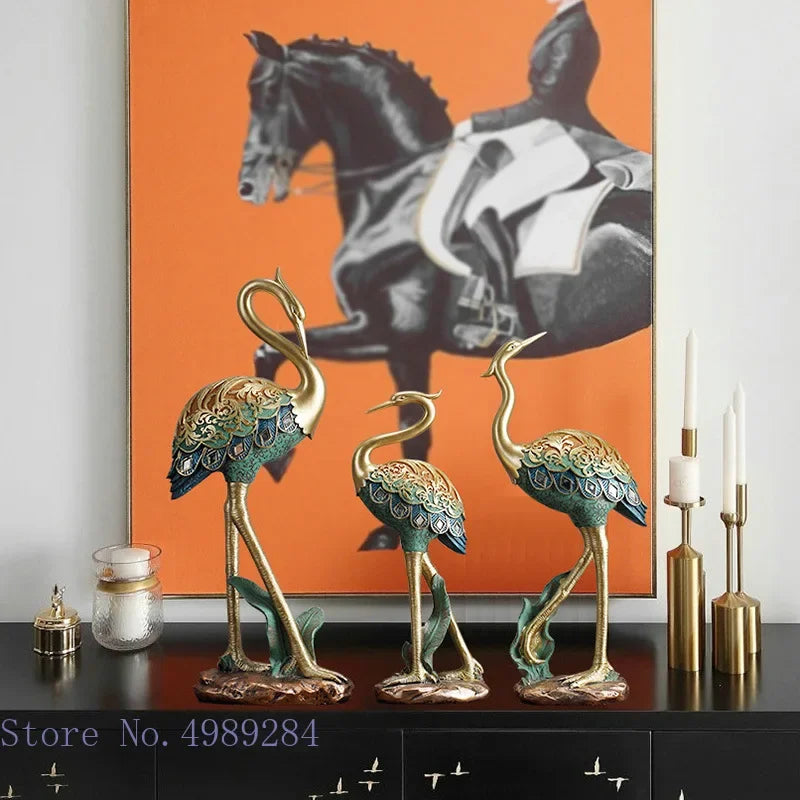 Escultura de grulla DecorBites™: Adorno de resina artesanal para la decoración del hogar.