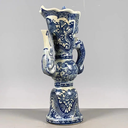 ديكوربايتس™ وعاء خزفي بنقشة تنين زرقاء وبيضاء من عهد أسرة تشينغ تشيانلونغ