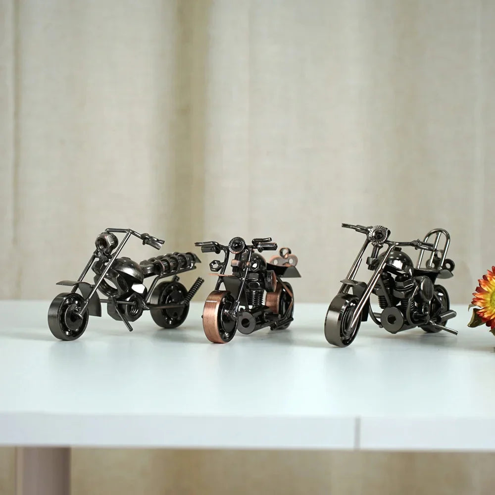 DecorBites™ Figura de metal de motocicleta retro de 14 cm para decoración del hogar y juguete