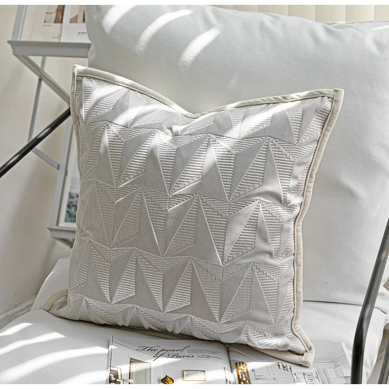 Funda de almohada DecorBites™ de terciopelo cortado con bordado geométrico cónico, cojín cuadrado plateado de lujo