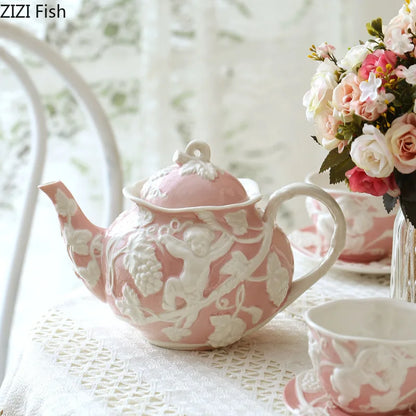 مجموعة ديكوربايتس™ من طقم الطعام الخزفي وأكواب مزينة بشخصيات الملائكة