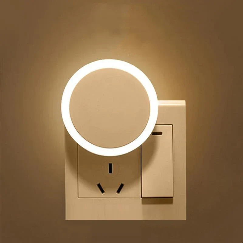 Lámpara de noche LED DecorBites™ con sensor de luz para dormitorio infantil