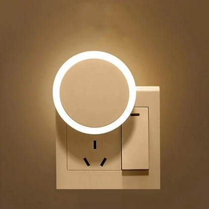 Lámpara de noche LED DecorBites™ con sensor de luz para dormitorio infantil