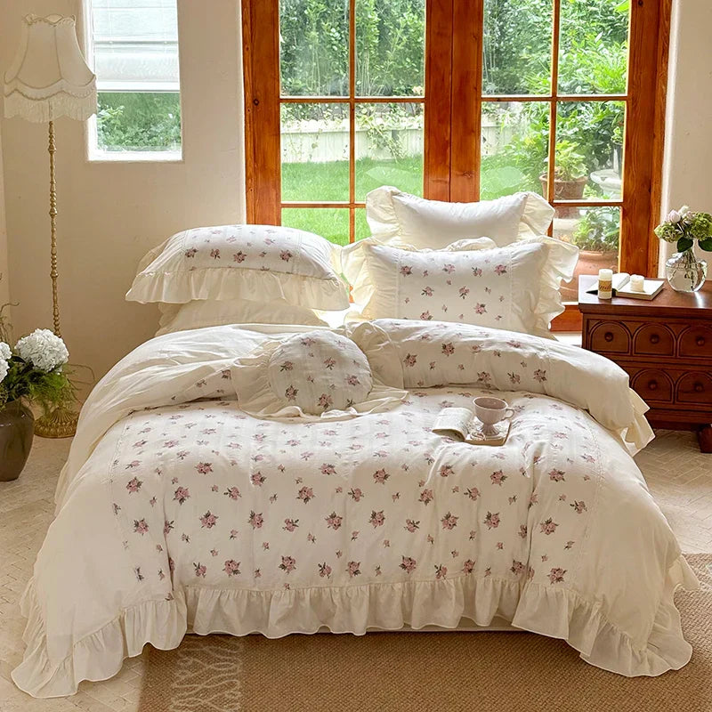 Decobites Vintage Floral Print Ruffled Bedding Set: Duvet Cover, Sheet, Pillowcases