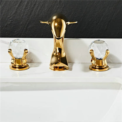 Grifo para lavabo DecorBites™ Gold: Grifo para lavabo de baño Dolphin de latón y níquel, 3 orificios de separación.