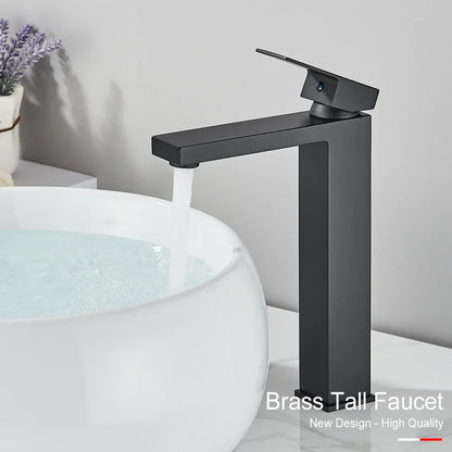 Grifo de lavabo cuadrado DecorBites™ de latón negro: Grifo mezclador para lavabo de baño, modelo alto de un solo mando.