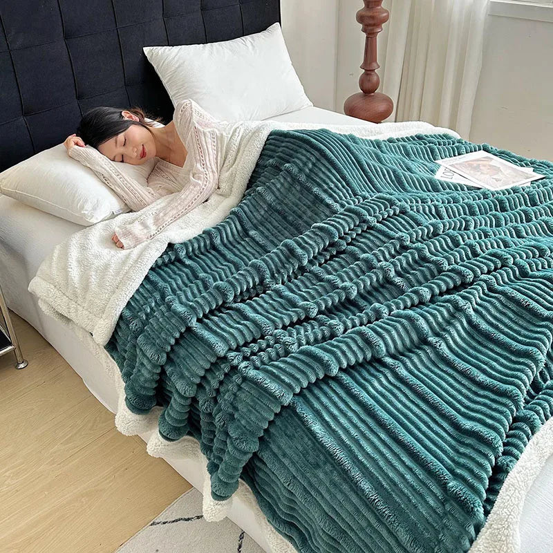 Manta de felpa de lana de cordero DecorBites™ para adultos: suave, gruesa, chal acanalado multiusos