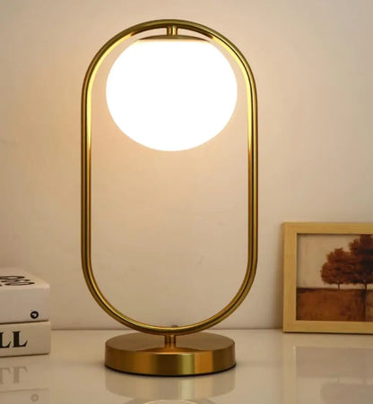 Lámpara de mesa LED con bola de cristal DecorBites™ para una decoración elegante de dormitorio