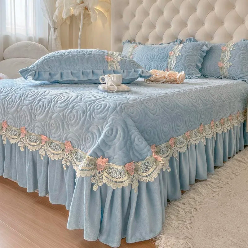 Decobites Velvet Floral Lace Quilted Bedding Set With Pillowcases