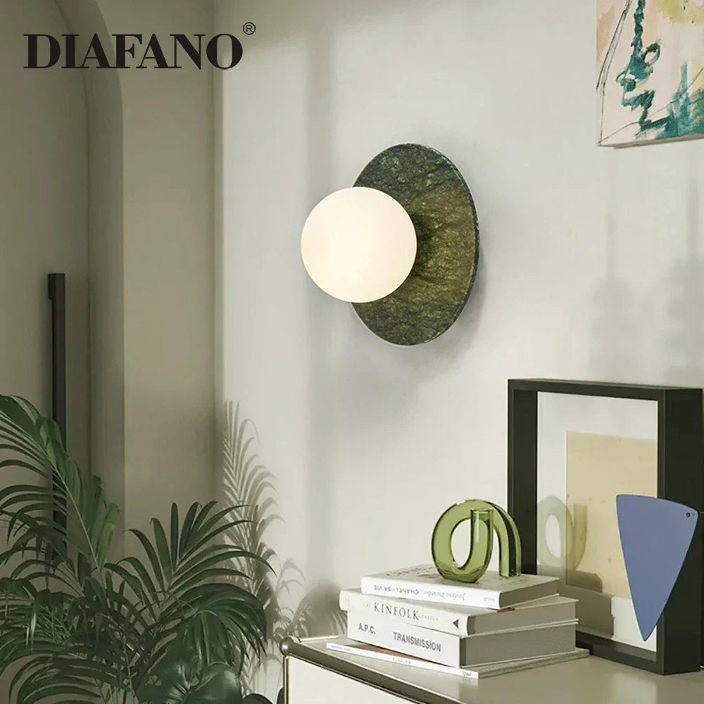 Lámpara de pared LED DecorBites™ de mármol verde para una decoración de sala de estar de lujo