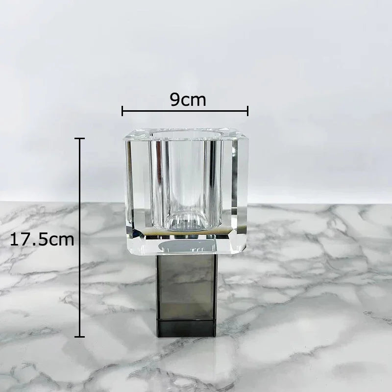 مزهرية زجاجية مربعة هندسية من ديكور بايتس™، زهور صناعية، تنسيق زهور عصري