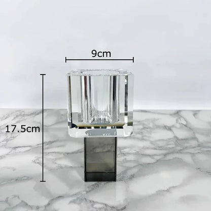 مزهرية زجاجية مربعة هندسية من ديكور بايتس™، زهور صناعية، تنسيق زهور عصري