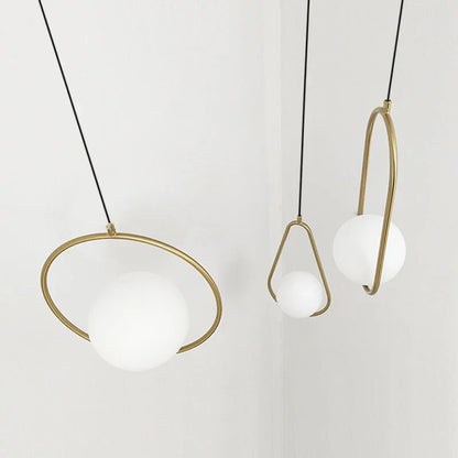 Lámpara colgante de bola de cristal DecorBites™: Elegante lámpara de comedor, acabado dorado