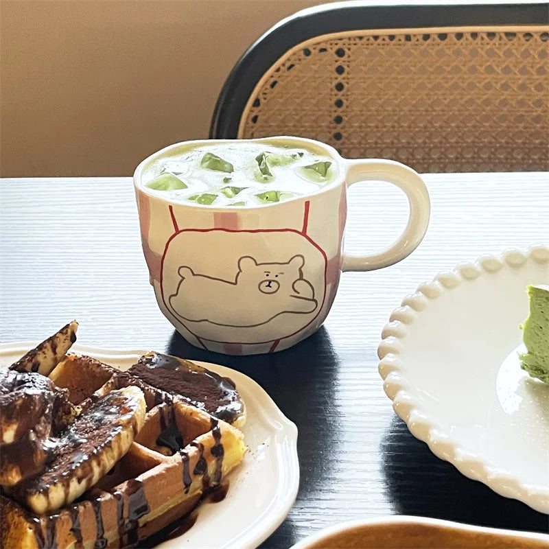 Taza de cerámica irregular con forma de oso DecorBites™: Taza de café artesanal para la oficina y parejas