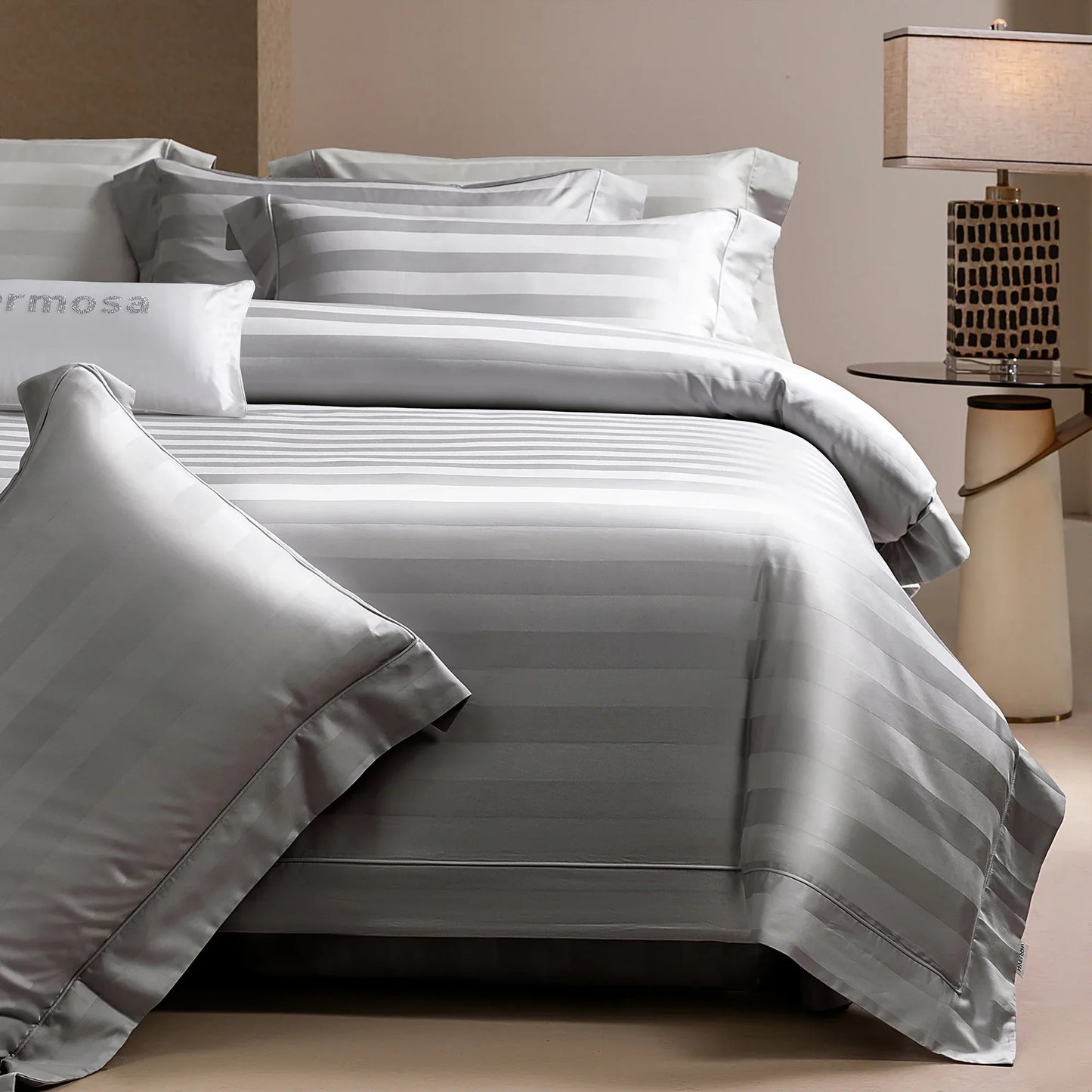 Decobites Silky Satin Jacquard Egyptian Cotton Bedding Set incl. Duvet, Sheet, Fitted Sheet & Pillowcases