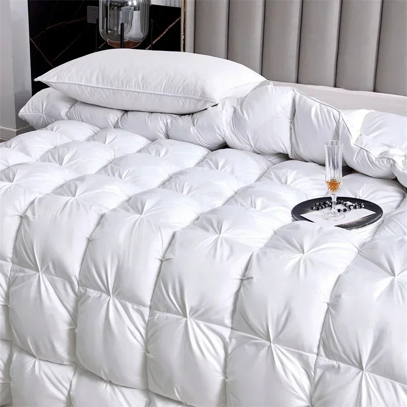 Decobites Luxury White Goose Down Quilt for Queen King Bed Warm Cozy Lightweight Comforter