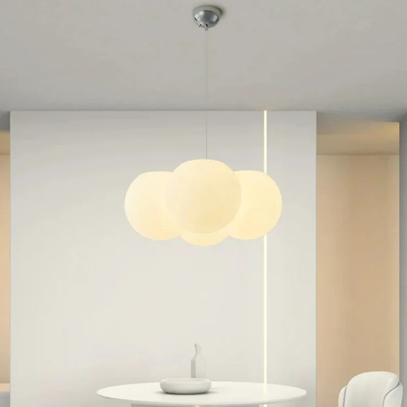 ثريا DecorBites™ الزجاجية باللون الأبيض الحليبي لديكور المنزل