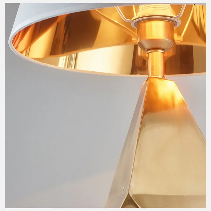 DecorBites™ Diamond Three-Dimensional Geometric Table Lamp