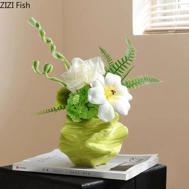 Jarrón de Cerámica Verde Decorbites™: Maceta Única para Decoración Estilizada de la Habitación