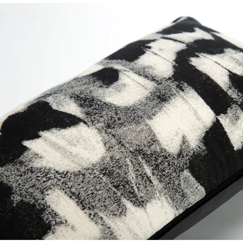 غطاء وسادة قطني من قماش الجاكار أحادي اللون بتصميم تجريدي من DecorBites™ لديكور الاستوديو والمنزل الأنيق