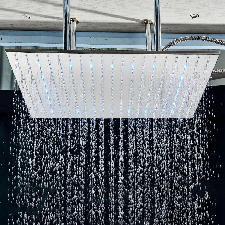 Cabezal de ducha tipo lluvia con luz LED cromada DecorBites™ de 24 pulgadas, montaje en techo, rociador superior y brazo.