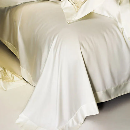 Juego de cama DecorBites™ de 1400 hilos de algodón egipcio con bordado de borde ancho y diseño calado.