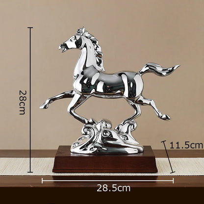 DecorBites™ Estatua de resina con forma de caballo dorado, ideal para decorar habitaciones con estilo.