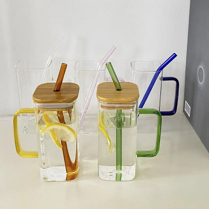 Decorbites™ 350ML Quadratischer Becher mit Deckel & Trinkhalm, farbiges Griffschicht-Trinkglas für Getränke
