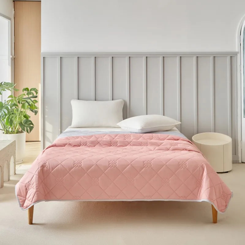 بطانية DecorBites™ Cool Summer: لحاف خفيف الوزن ناعم ومبرد بالثلج لمن يعانون من الحر أثناء النوم