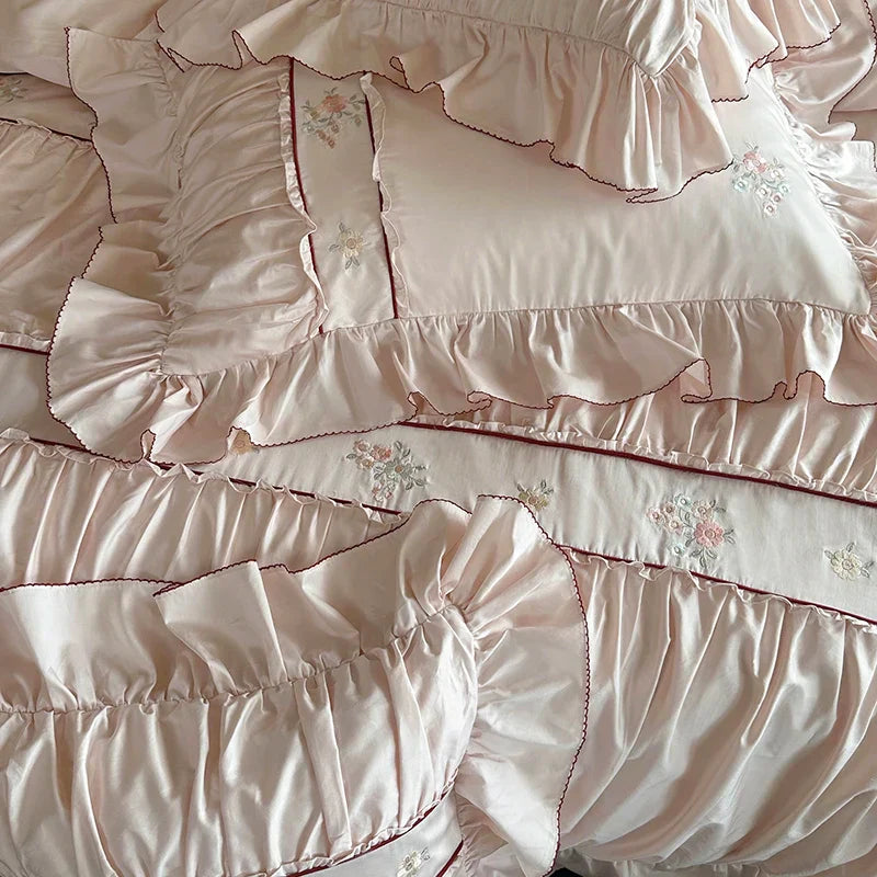 طقم أغطية سرير DecorBites™ 1000TC قطني مطرز بالزهور مع كشكشة من الدانتيل