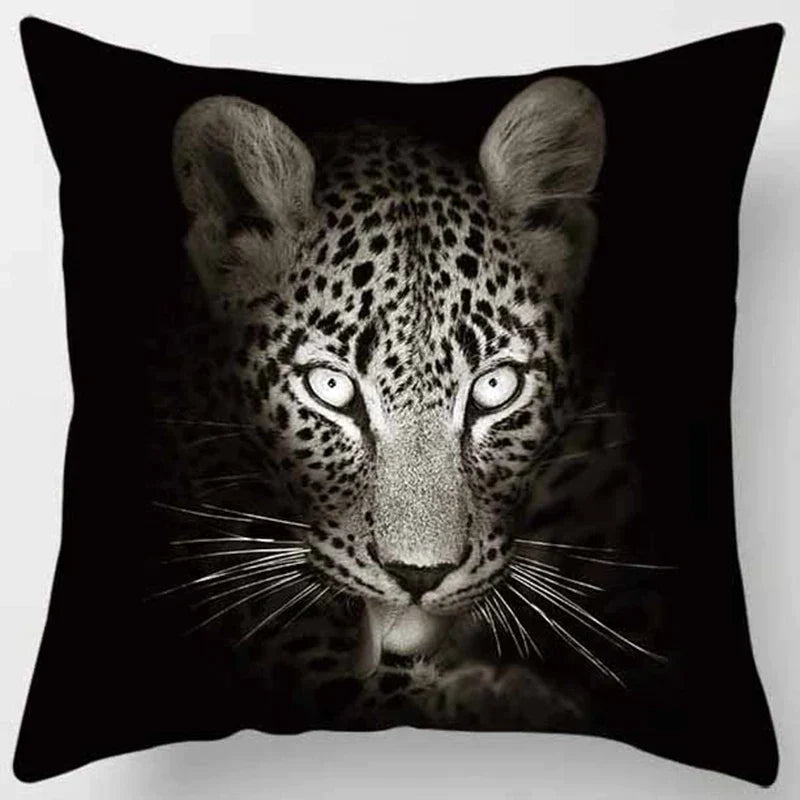 Funda de almohada DecorBites™ con diseño de tigre y león del mundo animal para una decoración adorable en el sofá o la sala de estar.