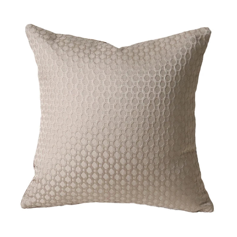 Funda de almohada DecorBites™ con diseño geométrico de anillos convexos en jacquard color capuchino.