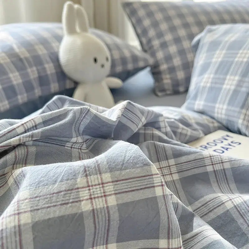 DecorBites™ Luxurious 2024 Grid Lattice Bedding Set