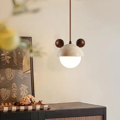 Lámpara colgante LED DecorBites™ de cristal color crema, estilo moderno, de madera y travertino amarillo.