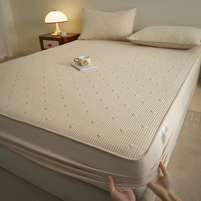 Sábana ajustable individual DecorBites™ con estampado de amor, de algodón: antideslizante, antipolvo y de lujo.