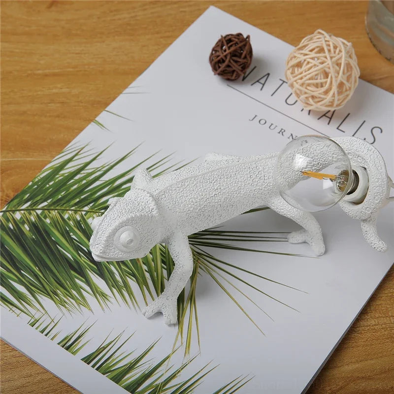 DecorBites™ Chameleon LED Table Lamp - Modern Resin Animal Desk Light for Bedroom & Reading