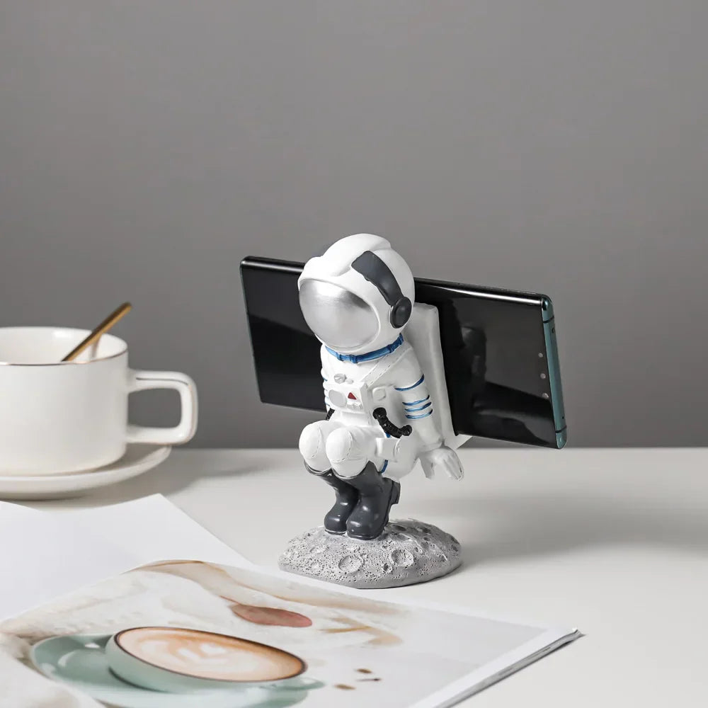 تماثيل رواد الفضاء المصنوعة من الراتنج من DecorBites™: زينة فضائية عصرية لديكور المنزل والهدايا