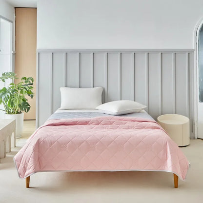 بطانية DecorBites™ Cool Summer: لحاف خفيف الوزن ناعم ومبرد بالثلج لمن يعانون من الحر أثناء النوم