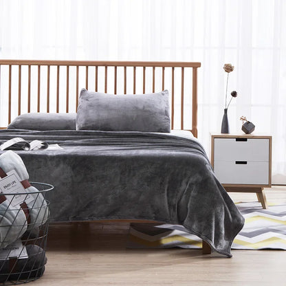 بطانية DecorBites™ من الصوف المرجاني المطبوع عليها زهور من الفلانيل للأسرّة الفردية/الكبيرة/الكبيرة