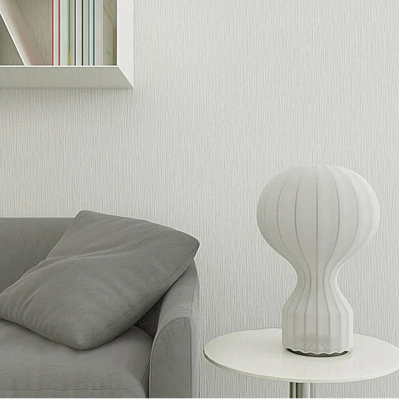 مصباح طاولة Gatto Silk من DecorBites™: تصميم نورديك مبتكر لديكور المنزل، غرفة المعيشة، غرفة النوم