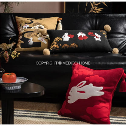 غطاء وسادة مخملي حريري مطرز بغابات الصنوبر من DecorBites™ Lucky Rabbit مع شرابات