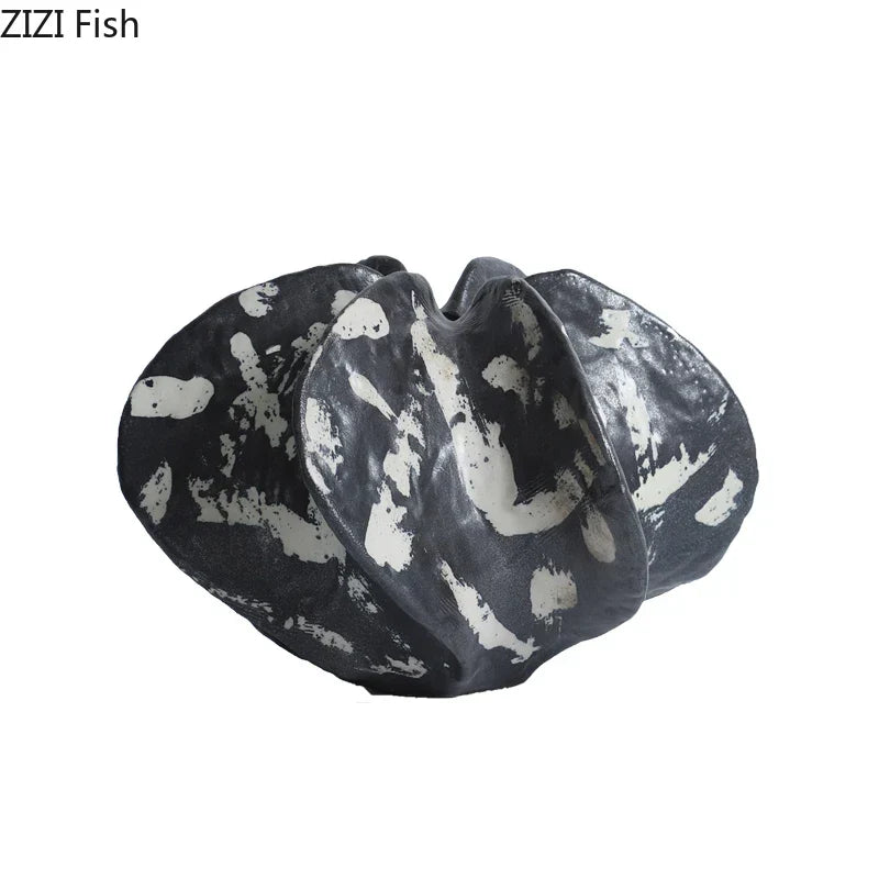 ديكور مكتب من الراتنج بتصميم مزهرية مرجانية سوداء من DecorBites™، بتصميم عصري لغرفة ذات طابع أزهار