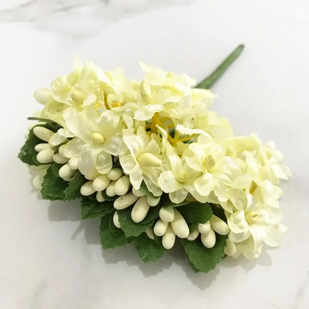 DecorBites™ Ramo de bayas y estambres de flor de cerezo color marfil para decoración navideña y de bodas DIY