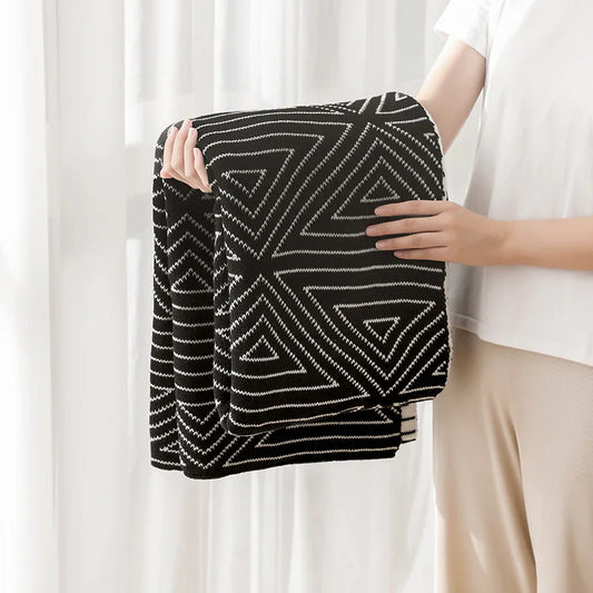 بطانية رقيقة محبوكة بنمط مثلث من DecorBites™ لتغطية غرفة المعيشة المريحة متعددة الاستخدامات