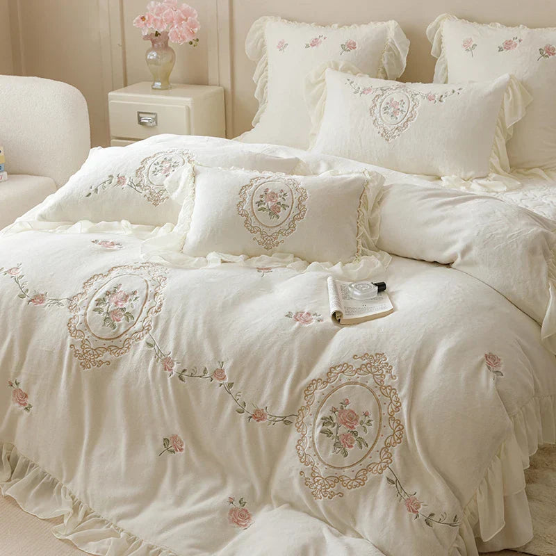 Decobites Velvet Rose Flowers Ruffles Princess Bedding Set with Embroidery