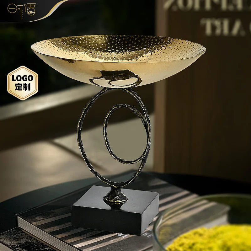 Bandeja frutera DecorBites™ de metal dorado para una decoración moderna y lujosa del hogar.