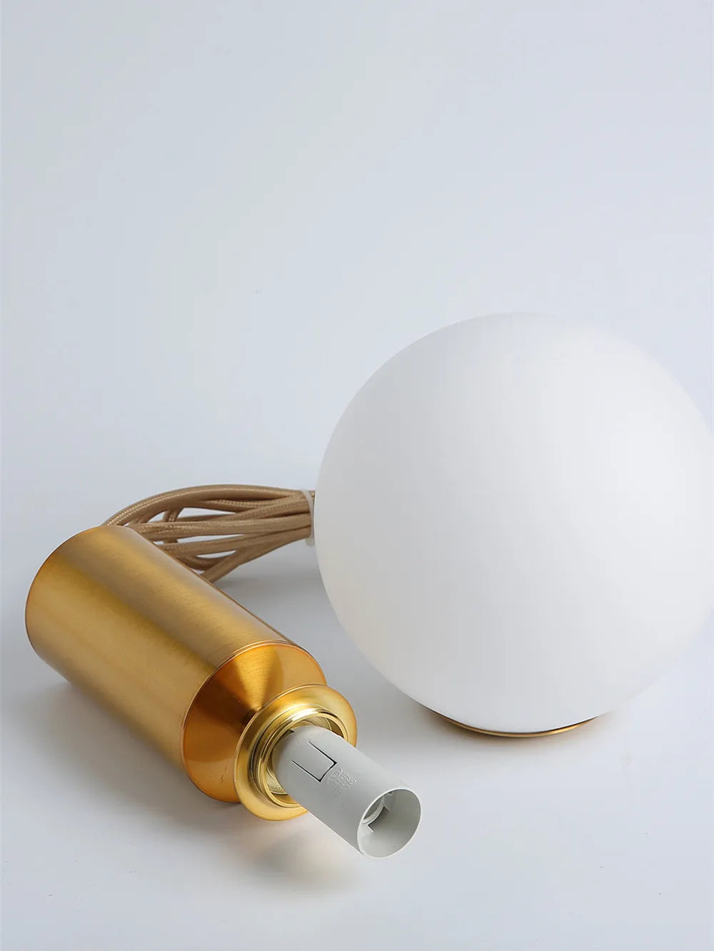 Lámpara de techo LED DecorBites™ Gold Ball para una iluminación decorativa de lujo en el hogar
